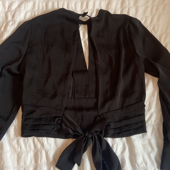 Size small Dynamite black blouse - Picture 3 of 4